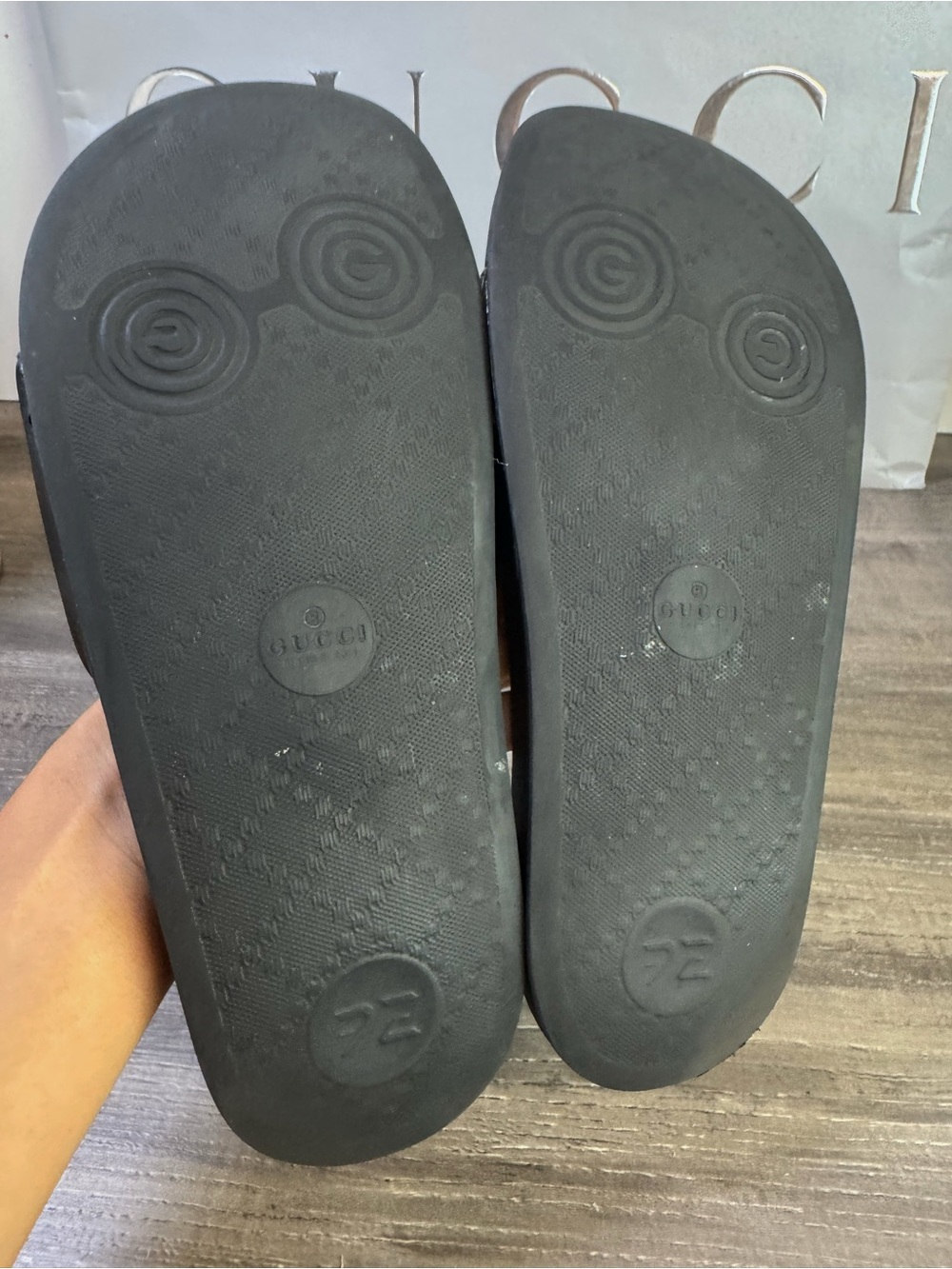 Gucci Interlocking logo GG Nero/Blanco Leather Slide Sandals size 7-7.5 $390 - Picture 8 of 11